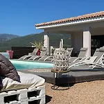 Amacali Vue Piscine Chauffee Climatisee 别墅