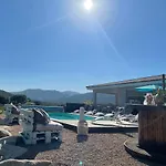 Amacali Vue Piscine Chauffee Climatisee 别墅