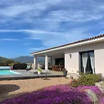 Amacali Vue Piscine Chauffee Climatisee 别墅