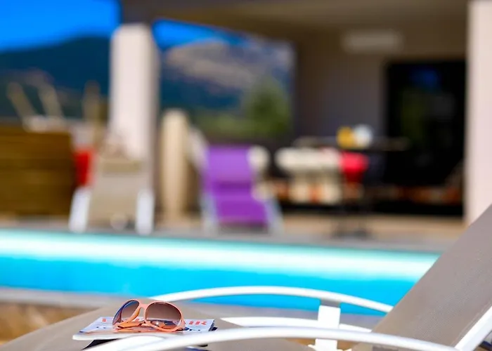 Amacali Vue Piscine Chauffee Climatisee Vila